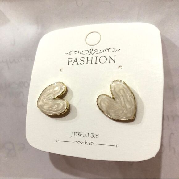Fashion Jewelry Pearl Heart Shaped Stud Earrings - Picture 4 of 8